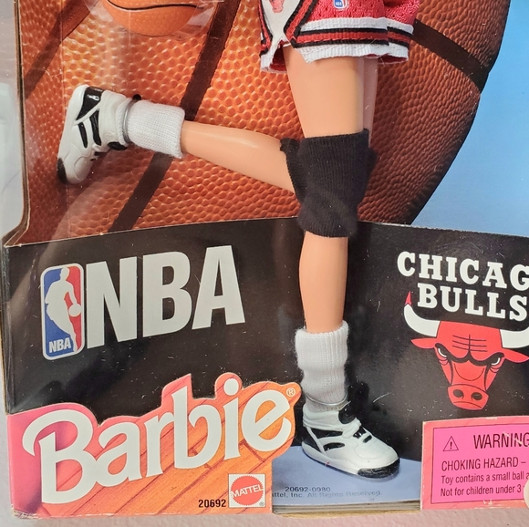 *SOLD* Mattel Officially Licensed NBA Chicago Bulls Barbie '98 Collectible Doll - Picture 12 of 14